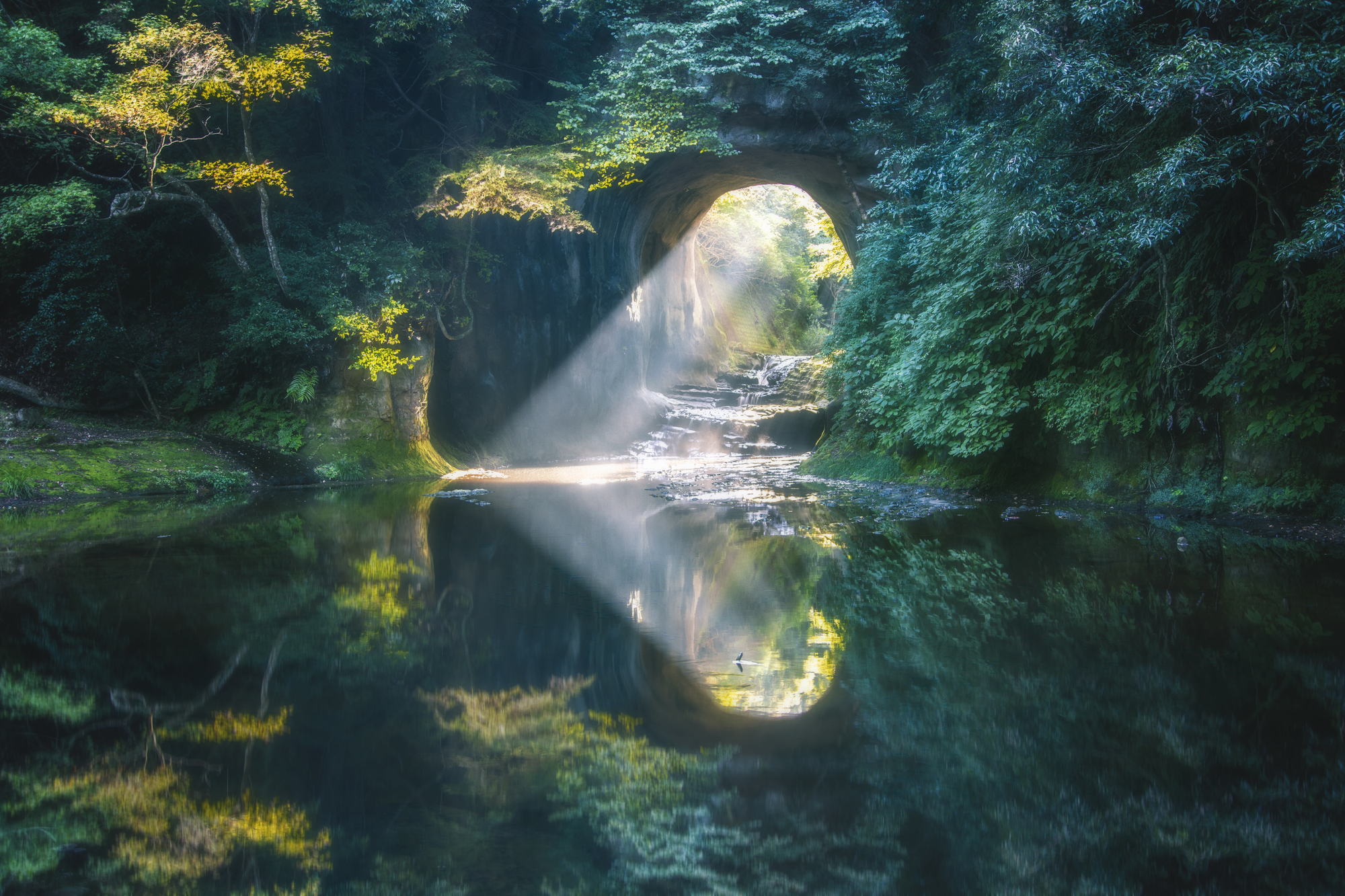 濃溝の滝・亀岩の洞窟